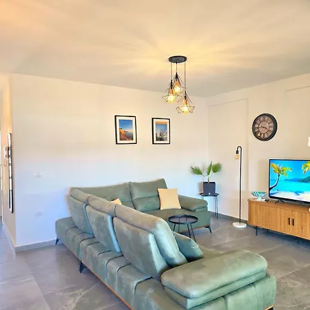 Emerald - 286 Apartment