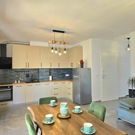 Emerald - 286 * Durrës